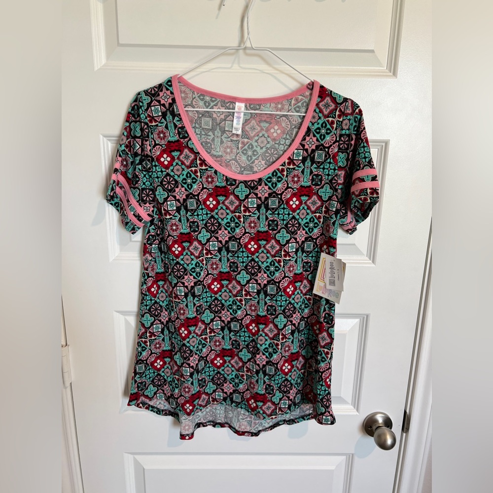 Lularoe mosaic tile Classic T size small